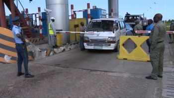 Moçambique – Polícia volta a disparar após novo corte no acesso à ponte de Maputo contra portagens