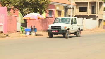 Imagem de Guiné-Bissau – Governo restringe utilização de viaturas do Estado