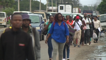 Imagem de Moçambique – Transportadores de passageiros em Maputo voltam a bloquear estradas