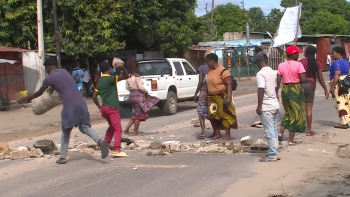 Imagem de Moçambique – Pelo menos uma pessoa ferida, após bloqueio de estrada, no bairro de Magoanine, em Maputo