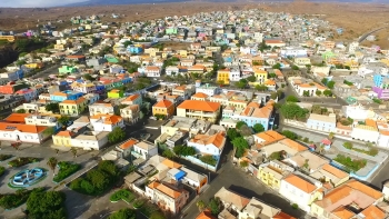 Imagem de Cabo Verde – Governo central e autarquias querem resolver dívidas e regularizar vínculos precários