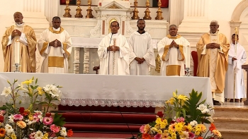 Imagem de cabo Verde – Igreja Católica realiza missa em memória do Papa Francisco