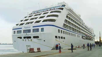 Imagem de Angola – Navio Oceania Nautica atraca no porto de Luanda com quase 600 turistas 