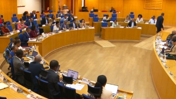 Imagem de Cabo Verde – Debate sobre Transparência e Desenvolvimento divide Governo e oposição 