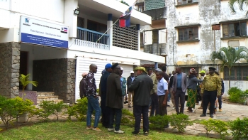 Imagem de Moçambique – Antigos guerrilheiros da Renamo acampados na sede em Maputo para “forçar” demissão de Ossufo
