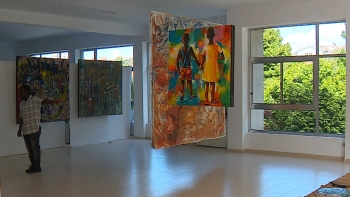 Imagem de Exposição na Galeria Papoila no Porto assinala os 50 anos da independência de Moçambique