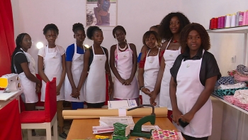 Imagem de São Tomé e Príncipe – Antonieta Almeida inaugura escola de modelagem, corte e costura 