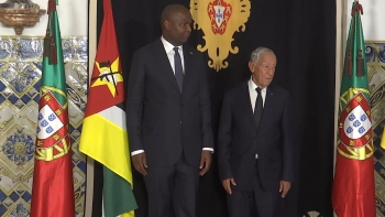 Imagem de PR de Moçambique recebido por Marcelo Rebelo de Sousa em Lisboa