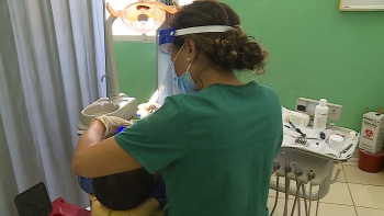 Imagem de Guiné-Bissau – HNSM recebe consultas de rastreio de cárie dentária em crianças e jovens