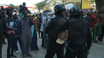 Imagem de Angola – Um morto, vandalização e pilhagens no primeiro dia de paralisação dos taxistas em Luanda