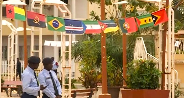 Imagem de Ramos-Horta e Zacarias da Costa condecorados pela Guiné-Bissau
