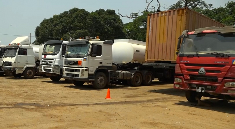 Imagem de Angola - Associação dos Camionistas considera precipitado aumento do preço do gasóleo