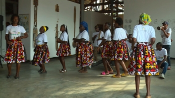 Imagem de Artistas de São Tomé e Príncipe e Angola celebram 50 anos de independência com cultura e história
