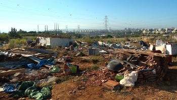 Imagem de Moradores do Bairro do Talude, em Loures, Lisboa, temem o reinício das demolições