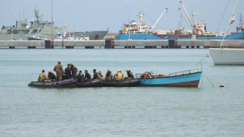 Imagem de Cabo Verde – Mergulhadores continuam buscas no mar depois da tempestade em São Vicente