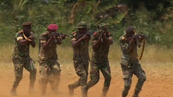 Imagem de São Tomé e Príncipe – 65 militares concluem formação de infantaria, artilharia e engenharia