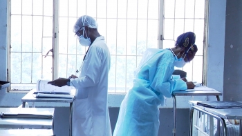Imagem de Moçambique – Ministro promete melhorias nas condições de trabalho dos enfermeiros