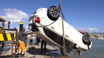 Imagem de Cabo Verde – Carro retirado do Porto Grande com apoio de tecnologia norte-americana