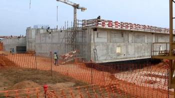 Imagem de Angola – Governo promete abastecimento de água a mais 7,5 milhões de habitantes de Luanda para 2026