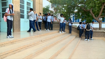 Imagem de Cabo Verde -novo ano letivo começa com a proibição do uso de telemóveis nas escolas do 1.º ao 8.º ano