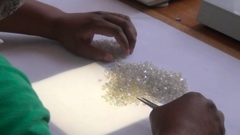Imagem de Angola prevê atingir produção de 17 milhões de quilates de diamantes até 2026