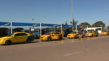 Imagem de Moçambique – Taxistas pedem igualdade fiscal face aos serviços de transporte por aplicações de telemóvel