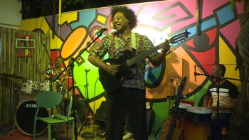 Imagem de Músicos Stewart Sukuma e Remna Schwarz uniram vozes num concerto em Maputo